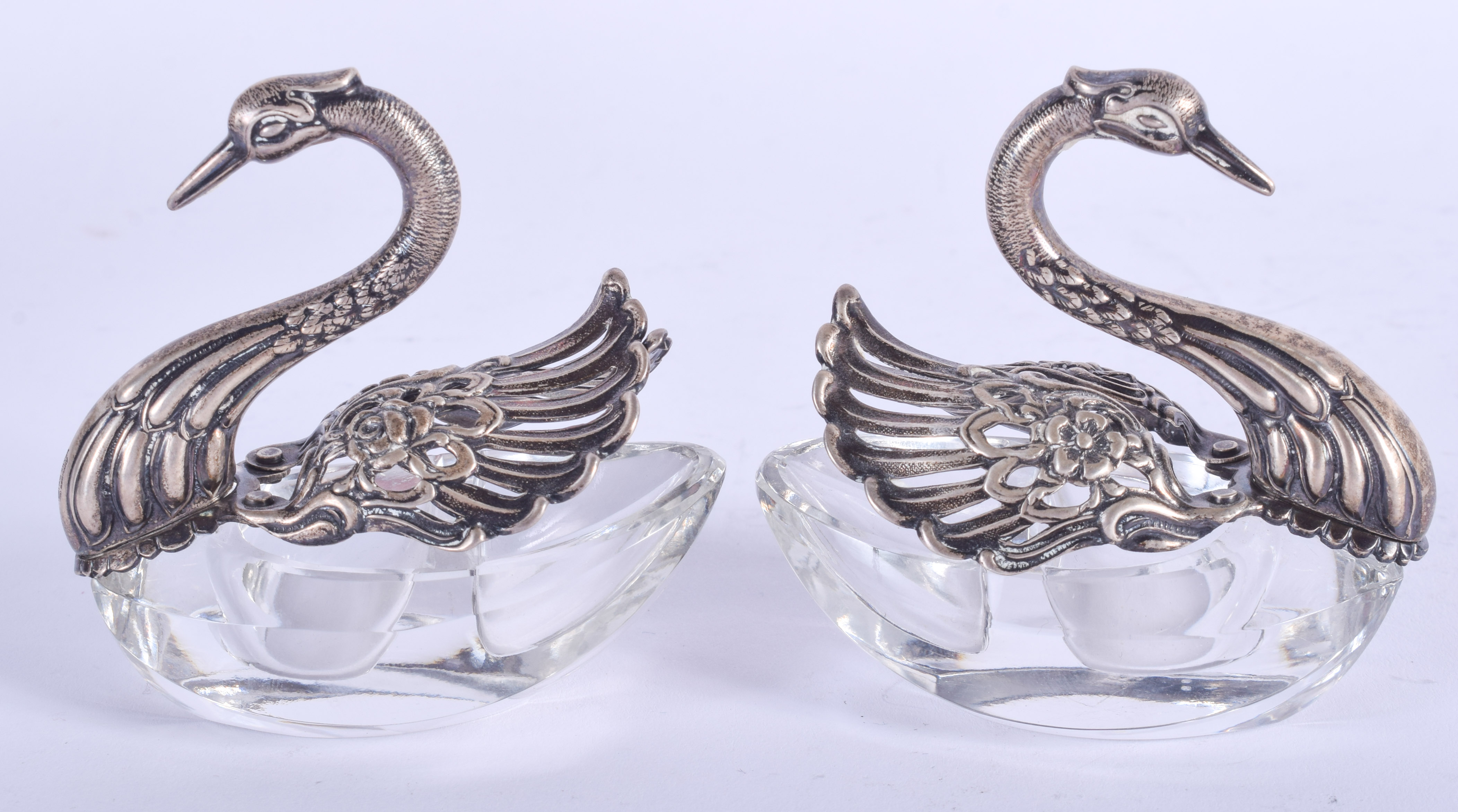 A PAIR OF CONTINENTAL SILVER AND CUT GLASS SWAN SALTS. 6.5 cm wide. - Image 2 of 3