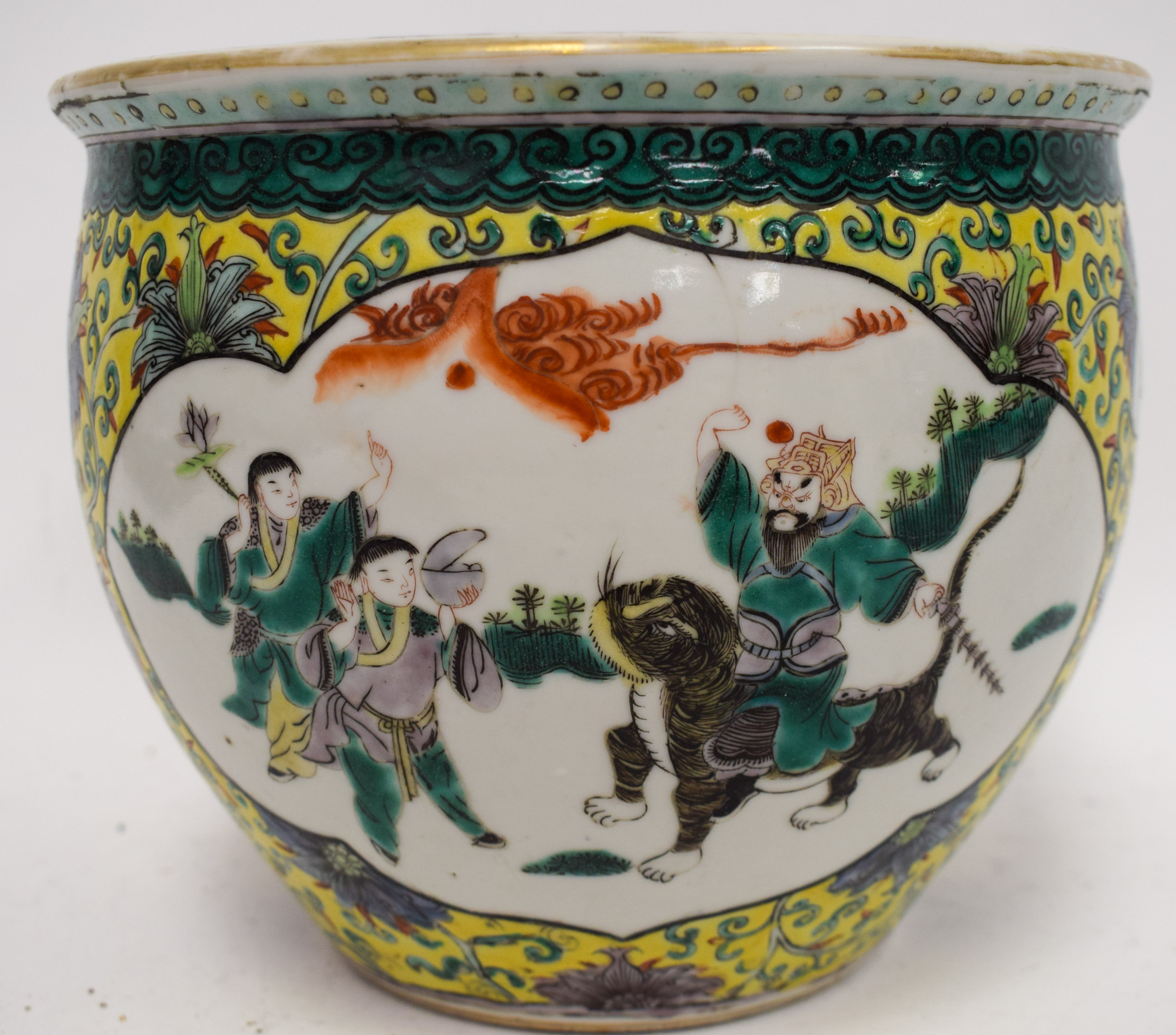 A 19TH CENTURY CHINESE PORCELAIN FAMILLE JAUNE CIRCULAR FISH BOWL of unusual proportions, painted wi - Image 10 of 15