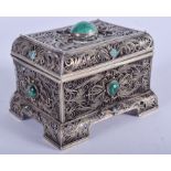 A 19TH CENTURY CONTINENTAL MALTESE STYLE SILVER FILIGREE CASKET inset with malachite. 107 grams. 7.5