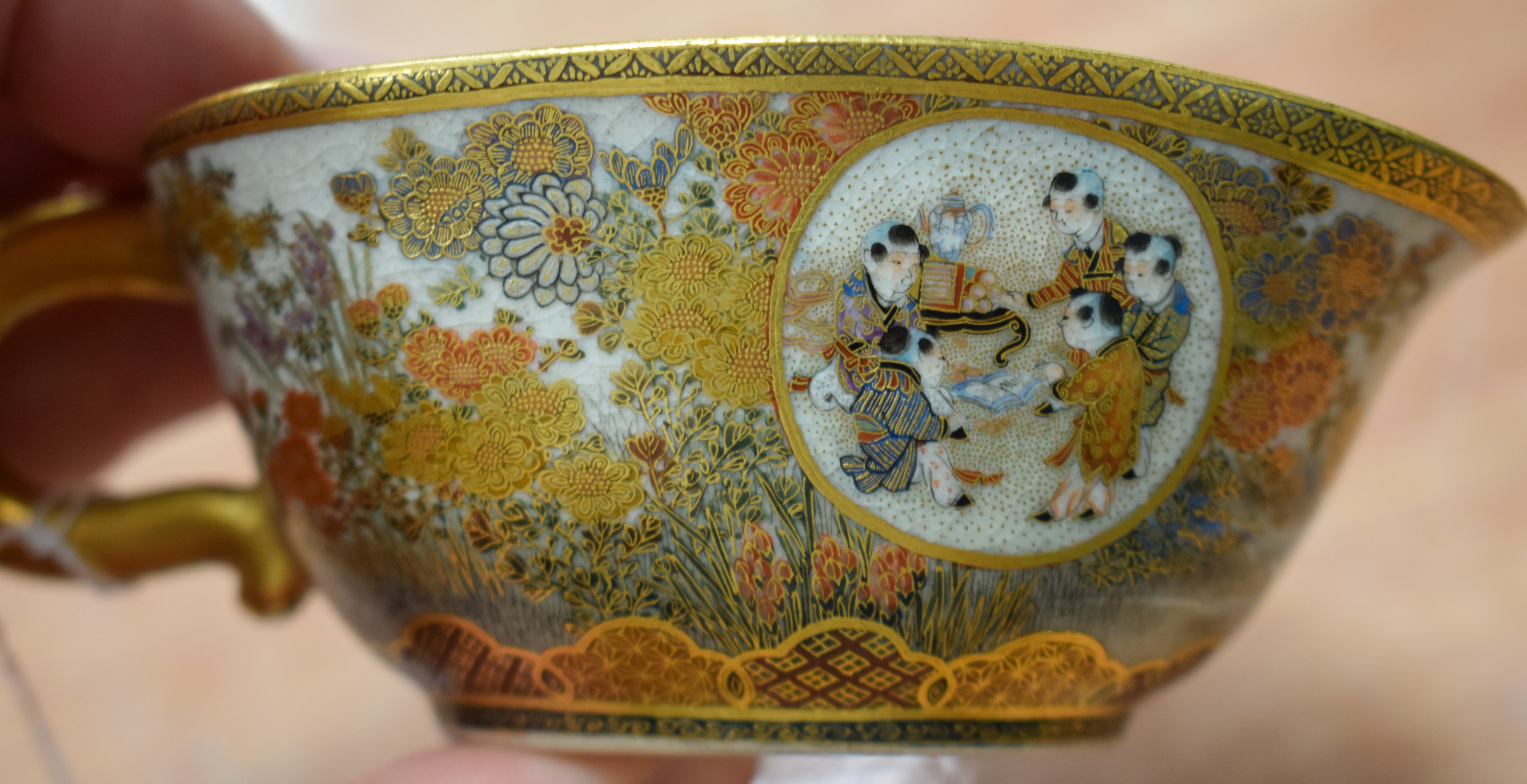 A FINE 19TH CENTURY JAPANESE MEIJI PERIOD SATSUMA SAUCEBOAT of fantastic quality and of rare form, p - Image 19 of 22