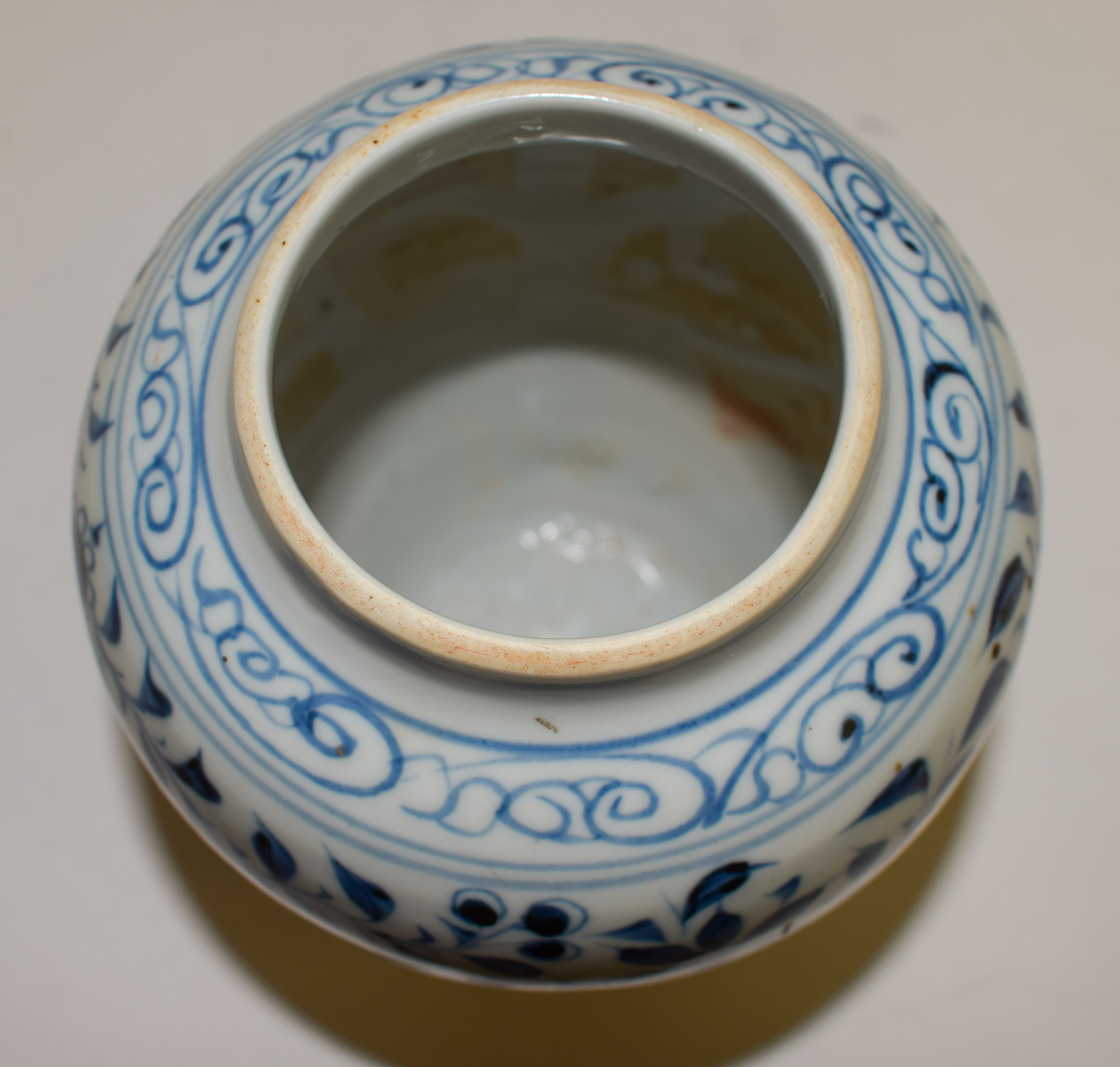 A VERY RARE EARLY CHINESE BLUE AND WHITE PORCELAIN JAR possibly Yuan Dynasty (1279-1368), painted wi - Image 8 of 9