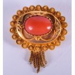 AN ANTIQUE GOLD AND CORAL BROOCH. 5.1 grams. 2.5 cm wide.