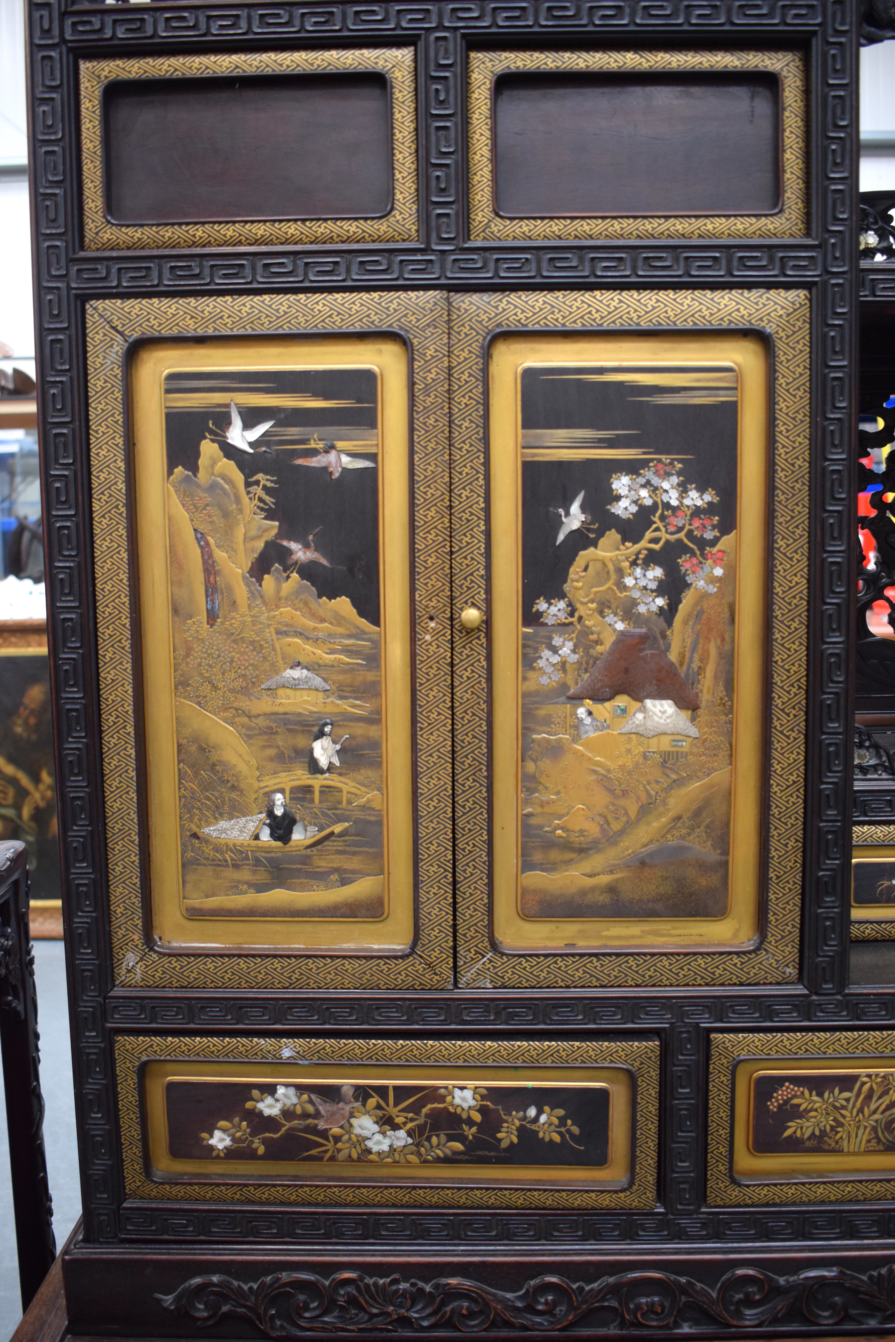 A VERY LARGE 19TH CENTURY JAPANESE MEIJI PERIOD SHIBAYAMA LACQUER AND IVORY DISPLAY CABINET decorate - Image 6 of 11