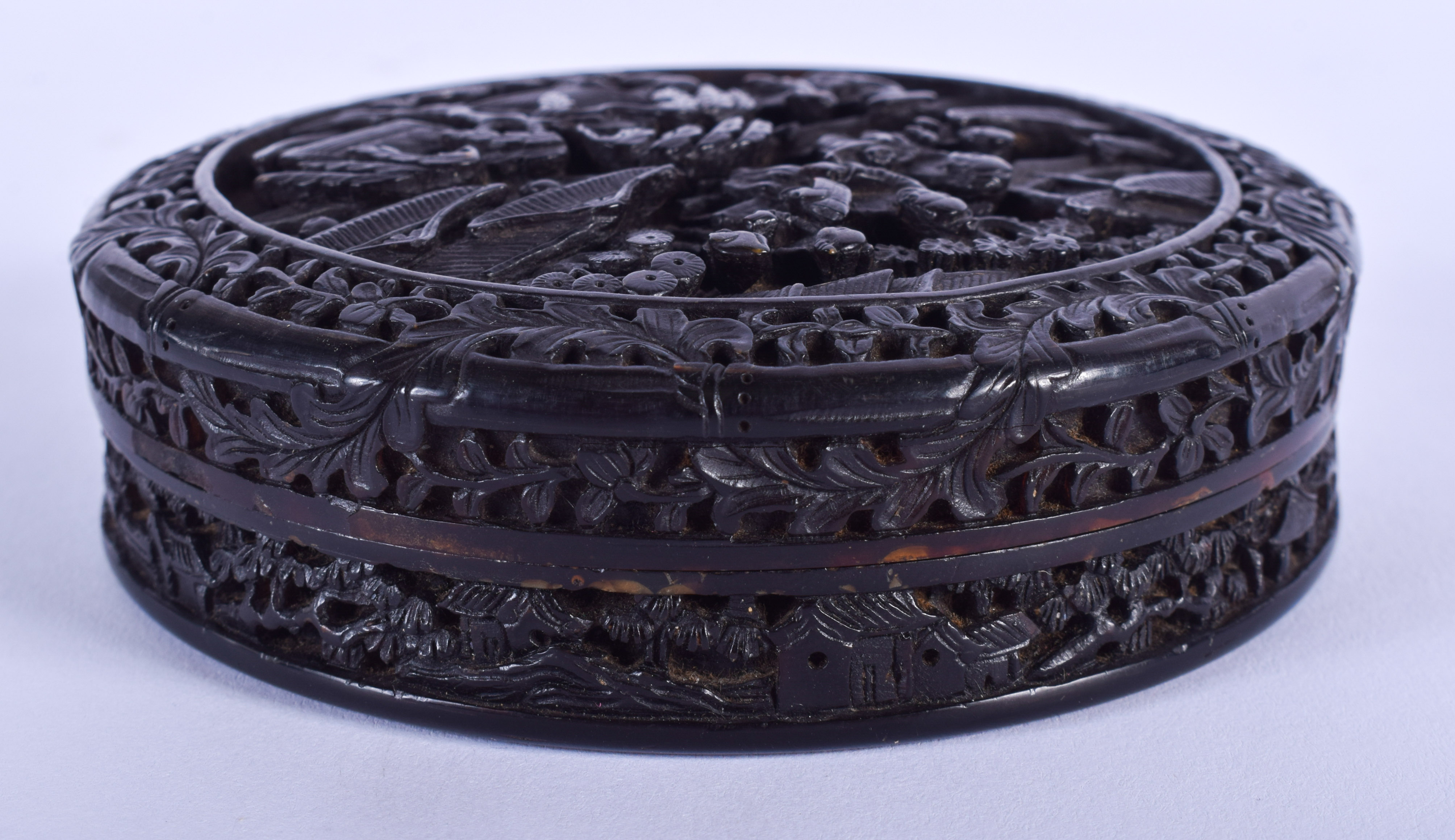 A LARGE 19TH CENTURY CHINESE CANTON TORTOISESHELL BOX AND COVER Qing. 9.75 cm wide. - Image 3 of 6