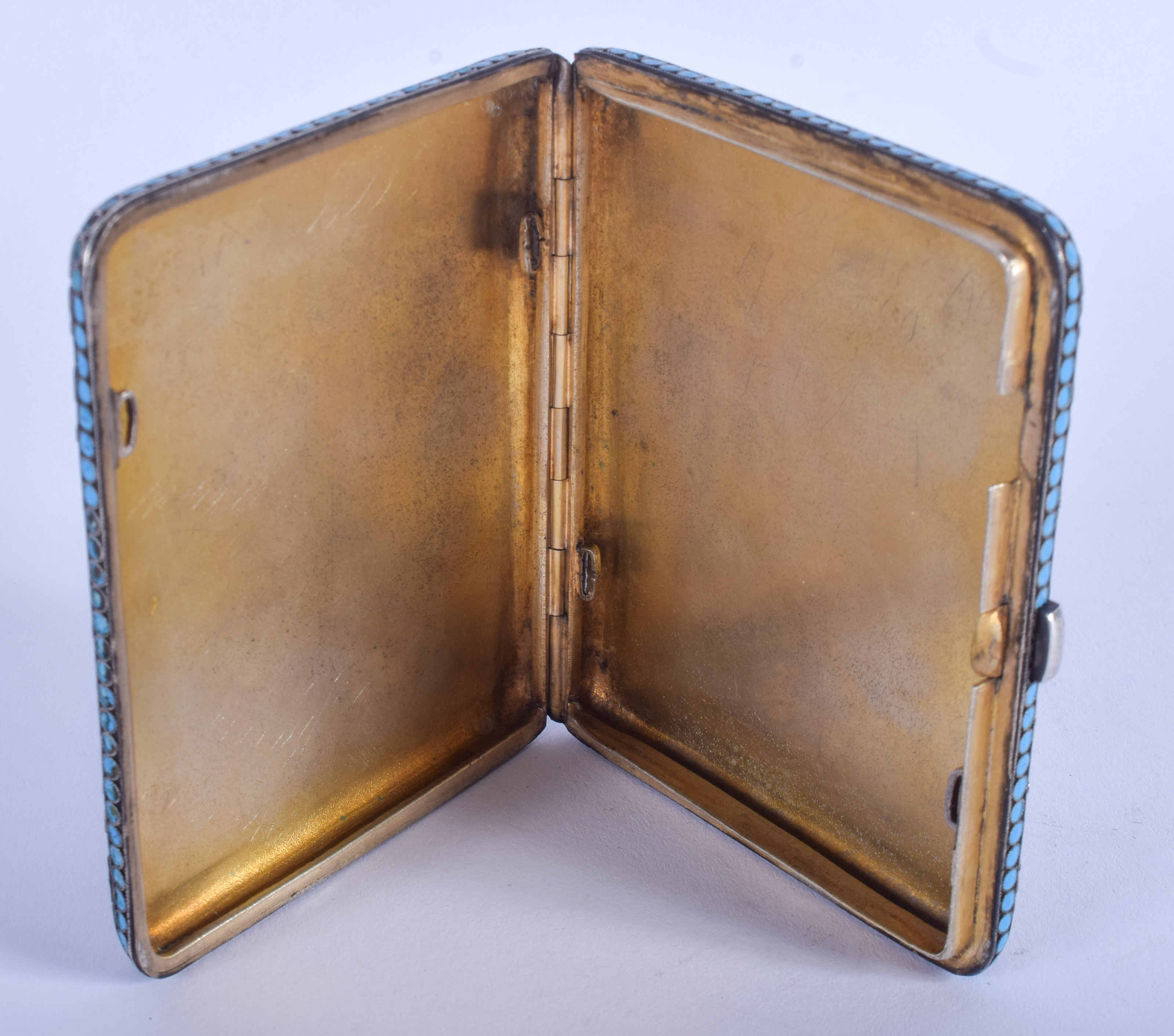 AN UNUSUAL CONTINENTAL SILVER AND ENAMEL CIGARETTE CASE. 188 grams. 8.5 cm x 8 cm. - Bild 3 aus 3