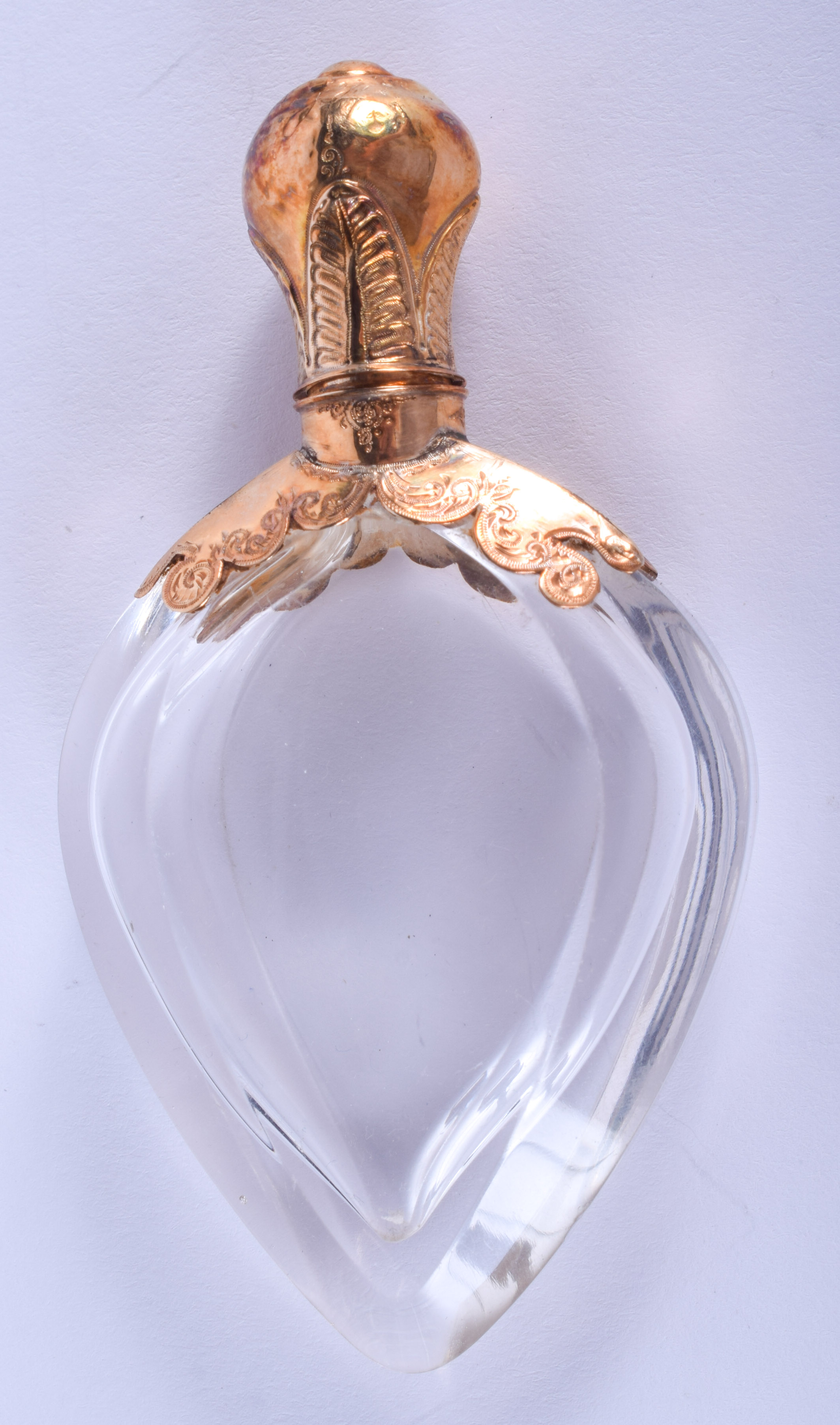 AN ANTIQUE FRENCH 18CT GOLD AND CRYSTAL GLASS SCENT BOTTLE. 9 cm high.