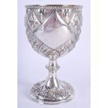 A FINE VICTORIAN CLASSICAL SILVER GOBLET by Robert Hennel. London 1887. 194 grams. 14.5 cm high.