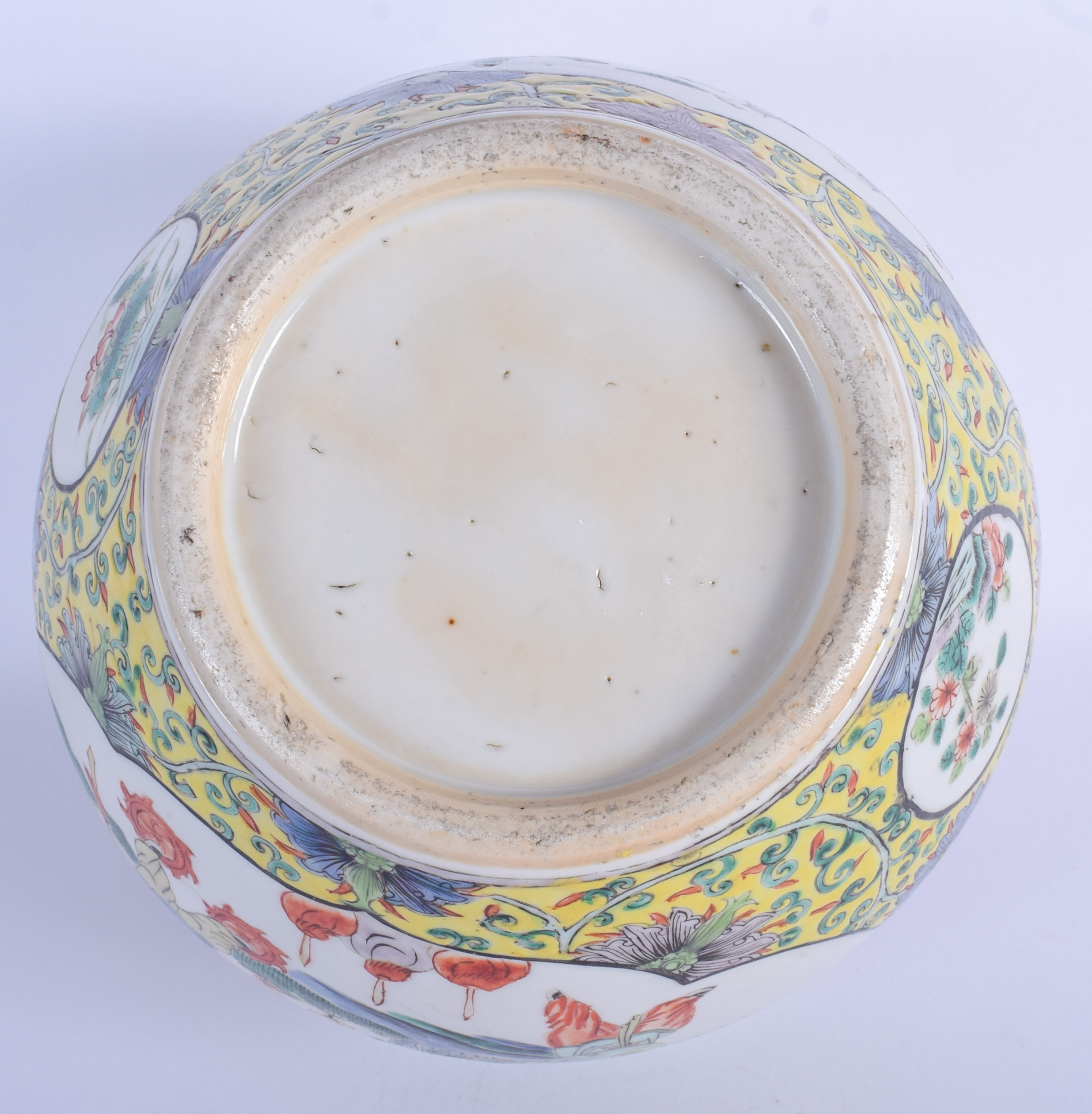 A 19TH CENTURY CHINESE PORCELAIN FAMILLE JAUNE CIRCULAR FISH BOWL of unusual proportions, painted wi - Image 4 of 15