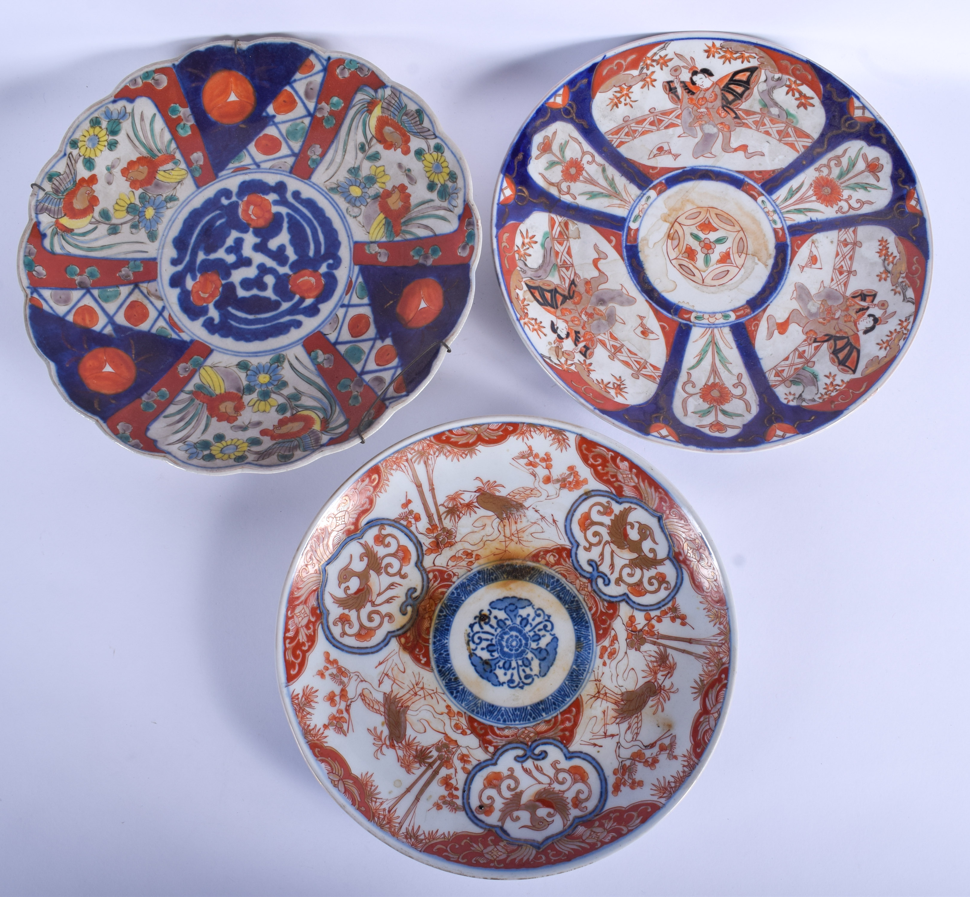 THREE LARGE 19TH CENTURY JAPANESE MEIJI PERIOD IMARI DISHES. 28 cm diameter. (3)