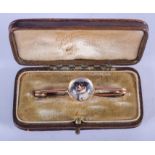 AN ANTIQUE GOLD ROCK ESSEX CRYSTAL BROOCH. 5.7 grams. 5.5 cm wide.