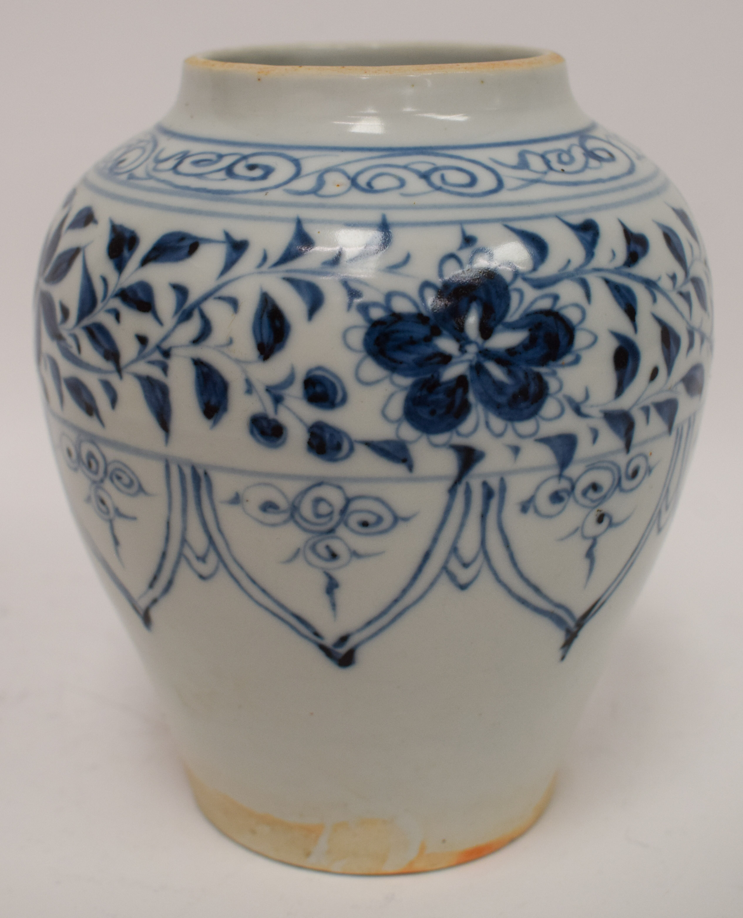 A VERY RARE EARLY CHINESE BLUE AND WHITE PORCELAIN JAR possibly Yuan Dynasty (1279-1368), painted wi - Image 6 of 9
