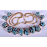 A LOVELY VINTAGE GOLD AND TURQUOISE NECKLACE. 31.1 grams. 48 cm long.