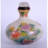 A CHINESE PEKING ENAMELLED GLASS SNUFF BOTTLE. 7.25 cm high.
