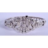 A FINE EARLY 20TH CENTURY 18CT WHITE GOLD AND DIAMOND BRACELET in the manner of Vancleef & Arpels, o