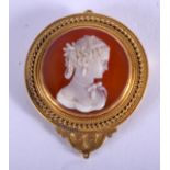 AN ANTIQUE GOLD CAMEO PRESENTATION BROOCH. 10.8 grams. 3 cm x 3.5 cm.