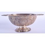 A 19TH CENTURY TWIN HANDLED DUTCH SILVER PORRINGER. 9 oz. 21 cm wide.