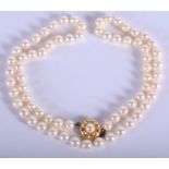 A VINTAGE 14CT GOLD AND PEARL NECKLACE. 42 cm long.