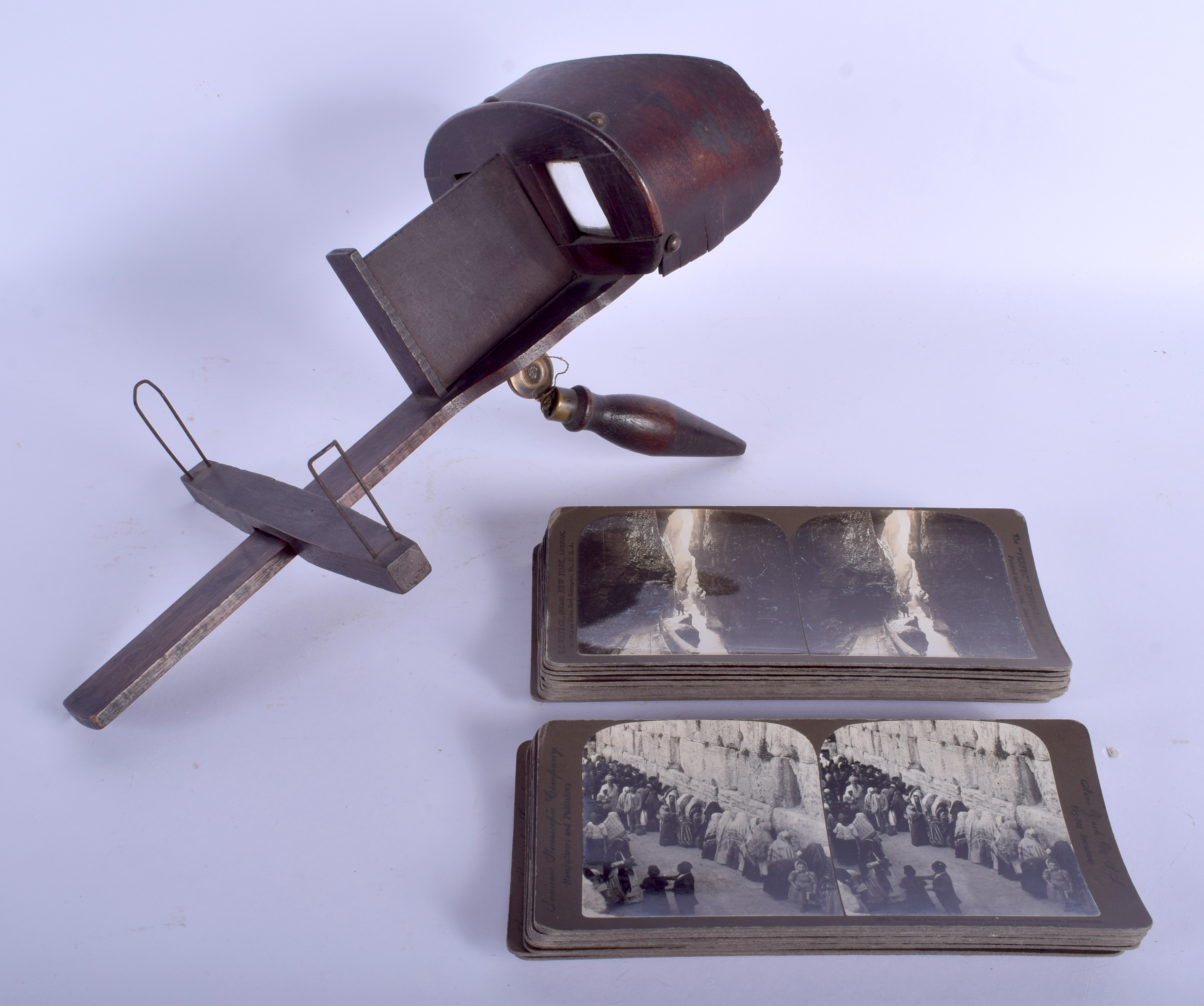 AN ANTIQUE STEREOSCOPE with various slides, including scenes from Solomans Wall. (qty)