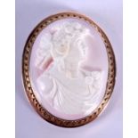 A VINTAGE 9CT GOLD CAMEO BROOCH. 16.7 grams. 3.5 cm x 4.75 cm.