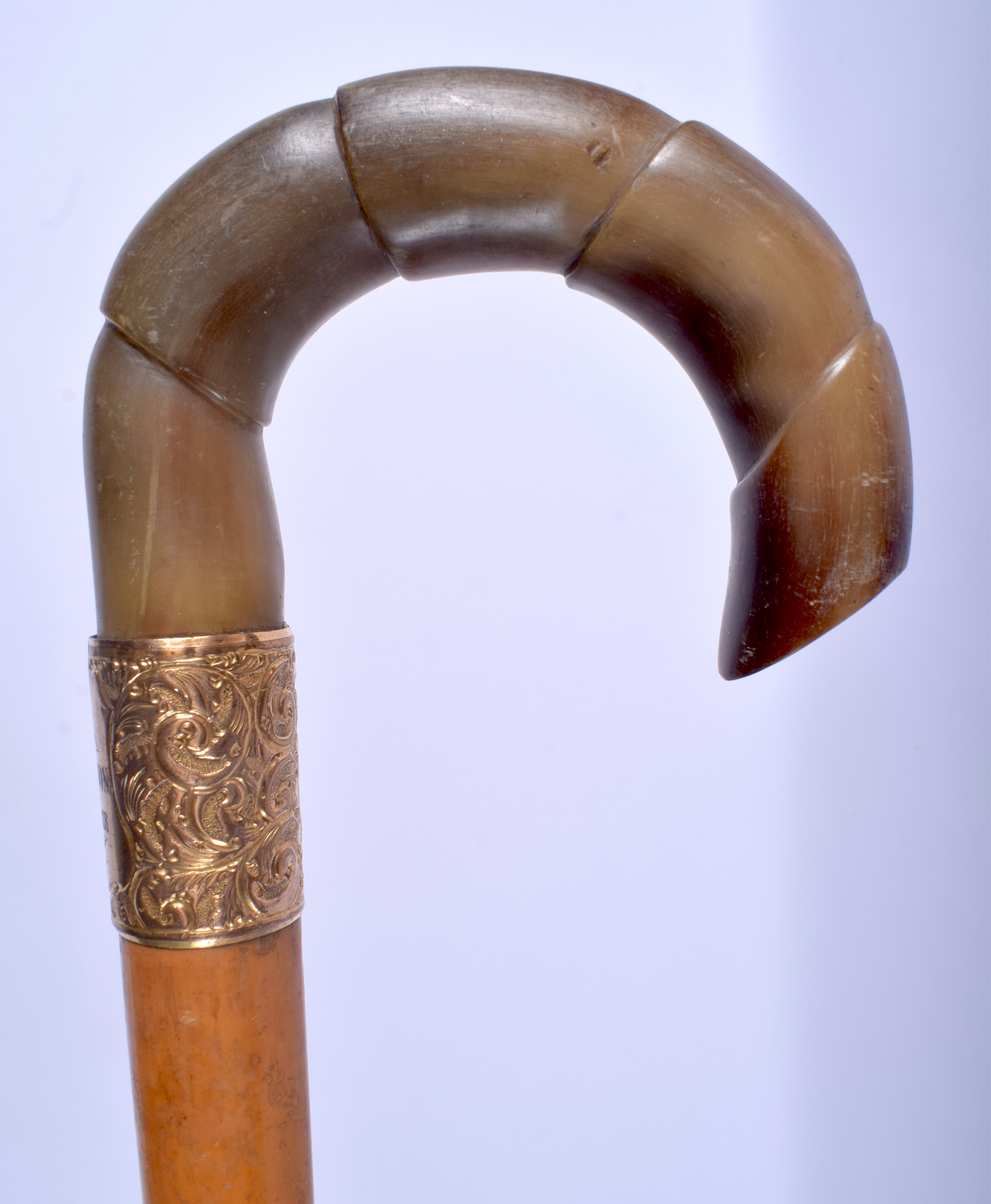 A 19TH CENTURY CONTINENTAL CARVED RHINOCEROS HORN HANDLED WALKING CANE. 88 cm long.