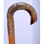 A 19TH CENTURY CONTINENTAL CARVED RHINOCEROS HORN HANDLED WALKING CANE. 88 cm long.