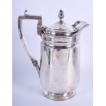 AN EARLY 19TH CENTURY SILVER COFFEE POT. London 1805. 23.8 oz. 23.5 cm high.