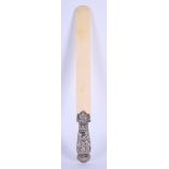 A LATE VICTORIAN/EDWARDIAN SILVER AND IVORY PAPER KNIFE by William Comyns. London 1902. 38 cm long.