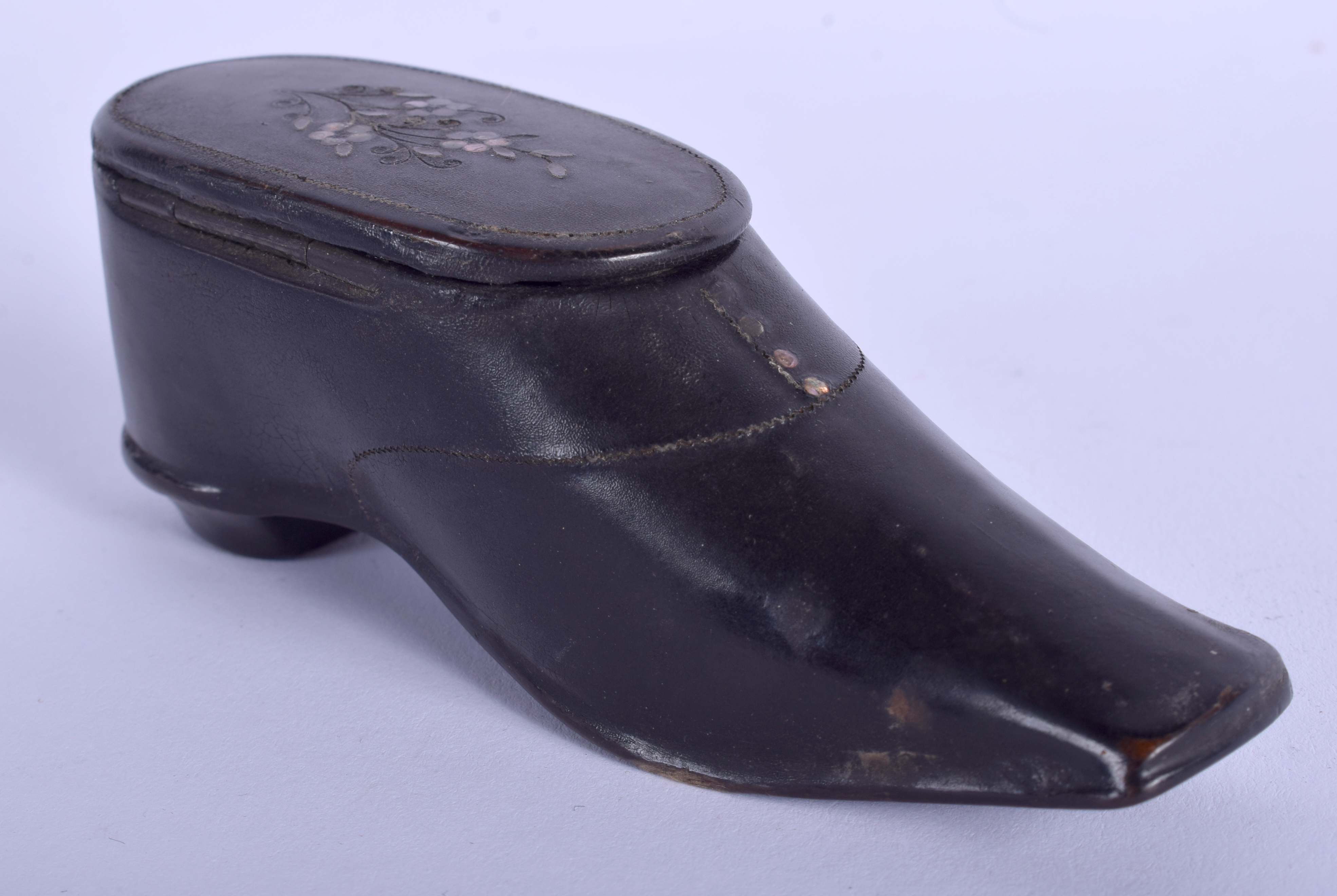 A VICTORIAN PAPIER MACHE SHOE SNUFF BOX. 11 cm x 3 cm.