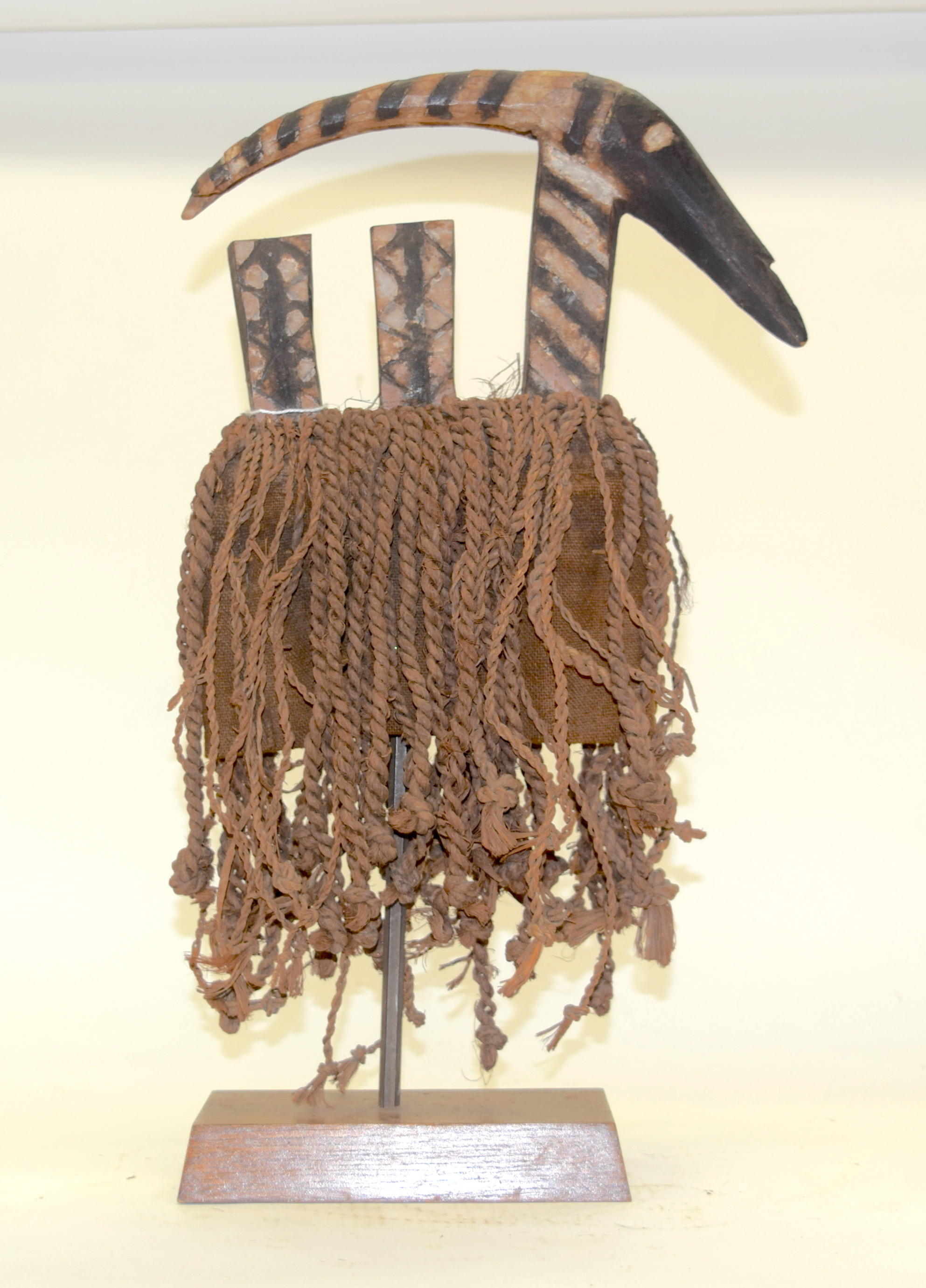 A TRIBAL MOSSI ZAZAIGO (ANTELOPE) HEADDRESS. Burkina Faso. 10cm x 26cm x 46cm - Image 3 of 3