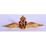 A VINTAGE 9CT GOLD RAF SWEETHEART BROOCH. 1.9 grams. 3.5 cm wide.