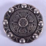 AN ANTIQUE ORITZA SILVER BROOCH. 3.75 cm wide.