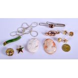 ASSORTED VINTAGE JEWELLERY. (qty)