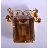 A LARGE VINTAGE GOLD AND TOPAZ BROOCH. 15.8 grams. 2 cm x 3 cm.