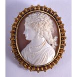 A FINE ANTIQUE GOLD CAMEO BROOCH. 20.5 grams. 4.5 cm x 4.5 cm.