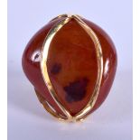 A LARGE 18CT GOLD AND AGATE RING. 20.2 grams. P/Q.