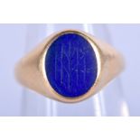 AN ANTIQUE GOLD LAPIS LAZULI RING. I. 4.4 grams.