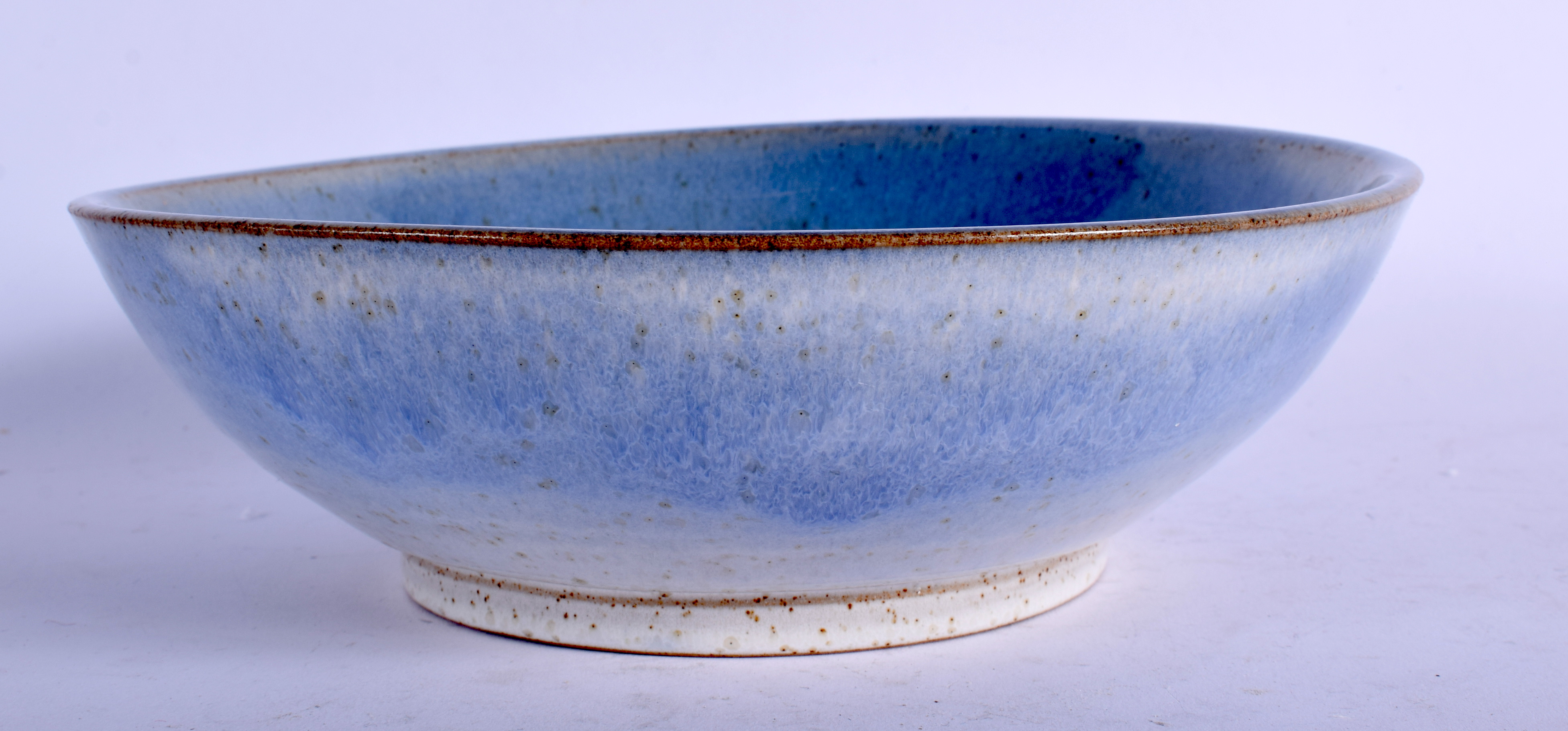 A STYLISH CONTEMPORARY JAPANESE STUDIO POTTERY BOWL C2000, probably Akiko Hirai, 20 cm diameter. - Image 2 of 4