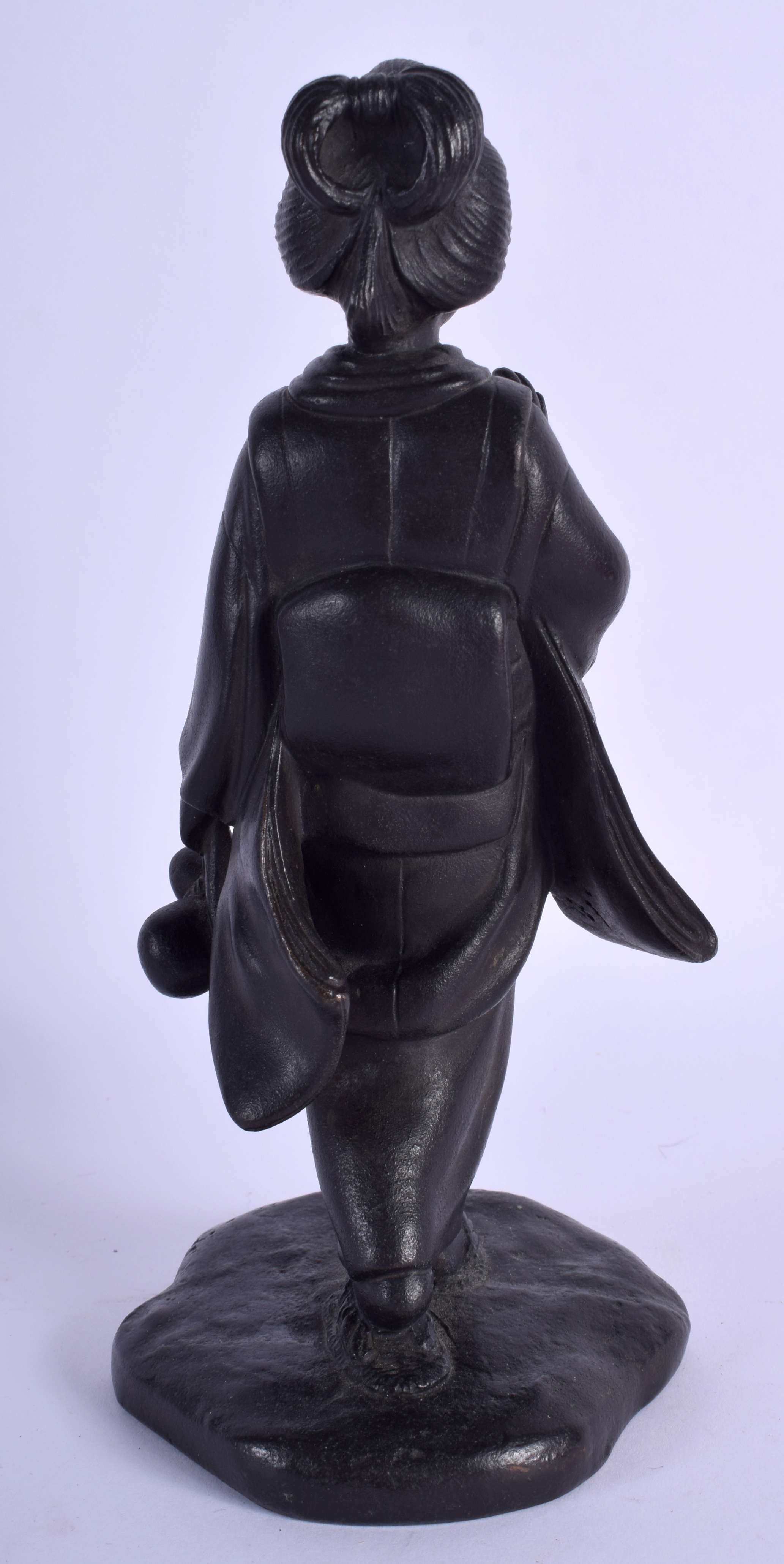 A 19TH CENTURY JAPANESE MEIJI PERIOD BRONZE OKIMONO modelled as a geisha. 20 cm high. - Image 2 of 3