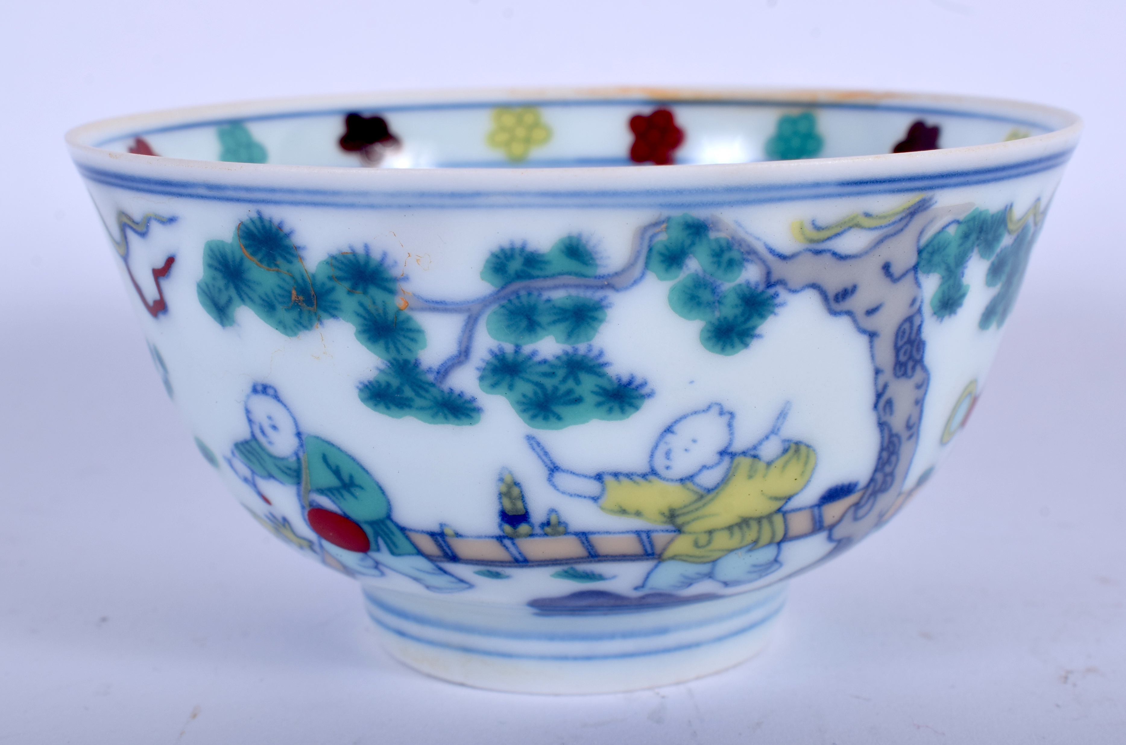 A CHINESE DOUCAI PORCELAIN TEABOWL 20th Century. 9 cm diameter.