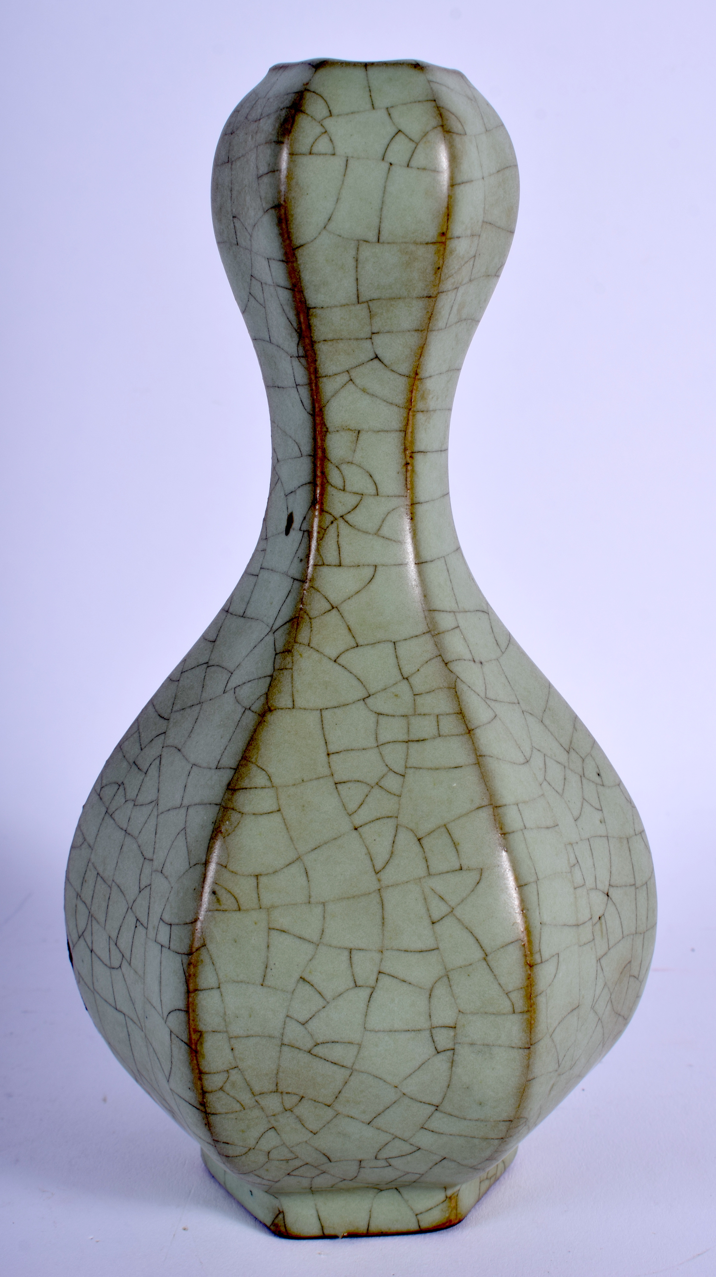 A CHINESE CRACKLE GLAZED VASE. 18 cm high.