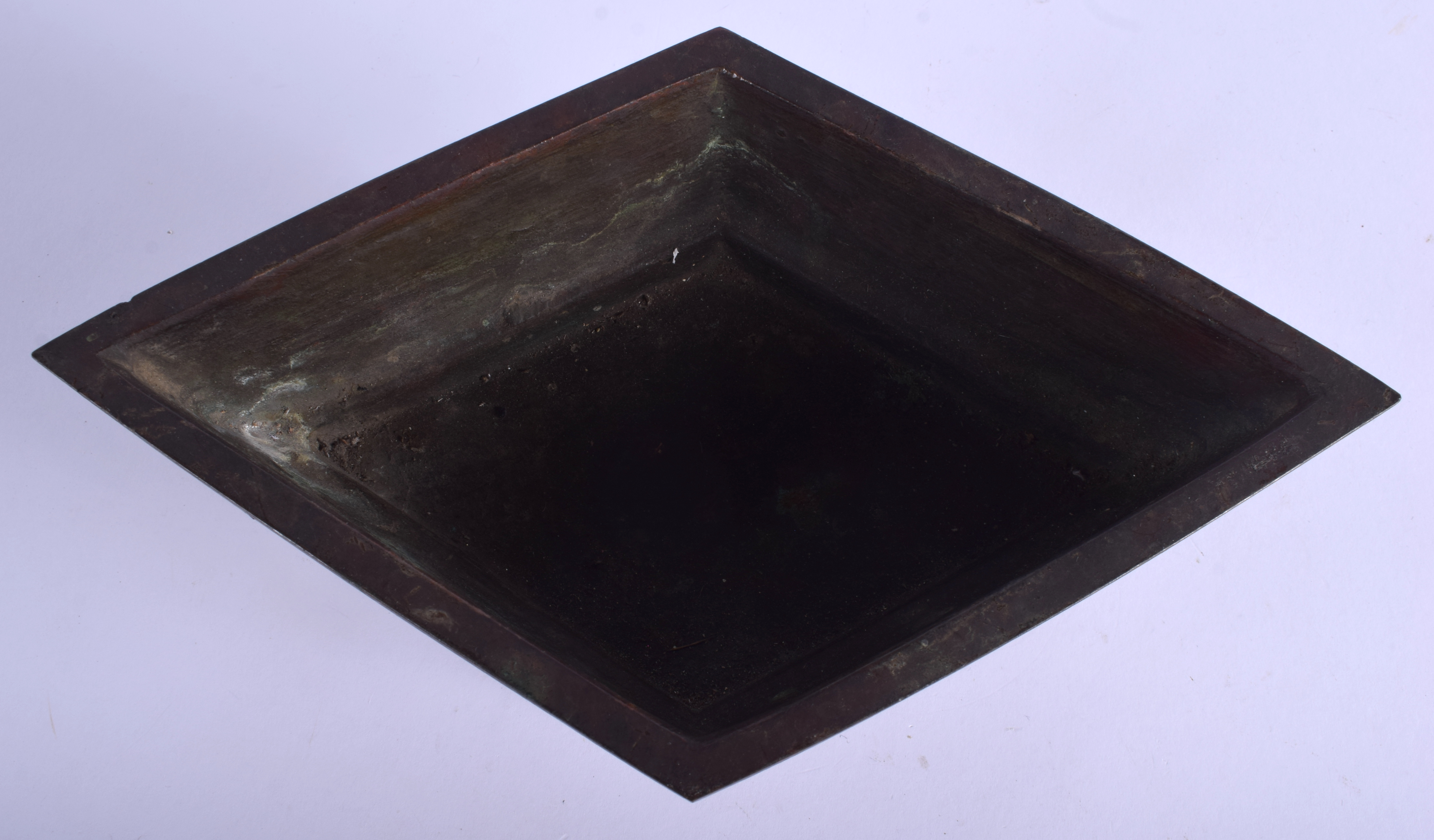 A 19TH CENTURY JAPANESE MEIJI PERIOD LOZENGE SHAPED BRONZE CENSER. 24 cm x 14 cm. - Image 3 of 4