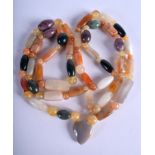 A CHARMING CONTINENTAL MULTI MIXED AGATE HARDSTONE NECKLACE. 122 cm long.