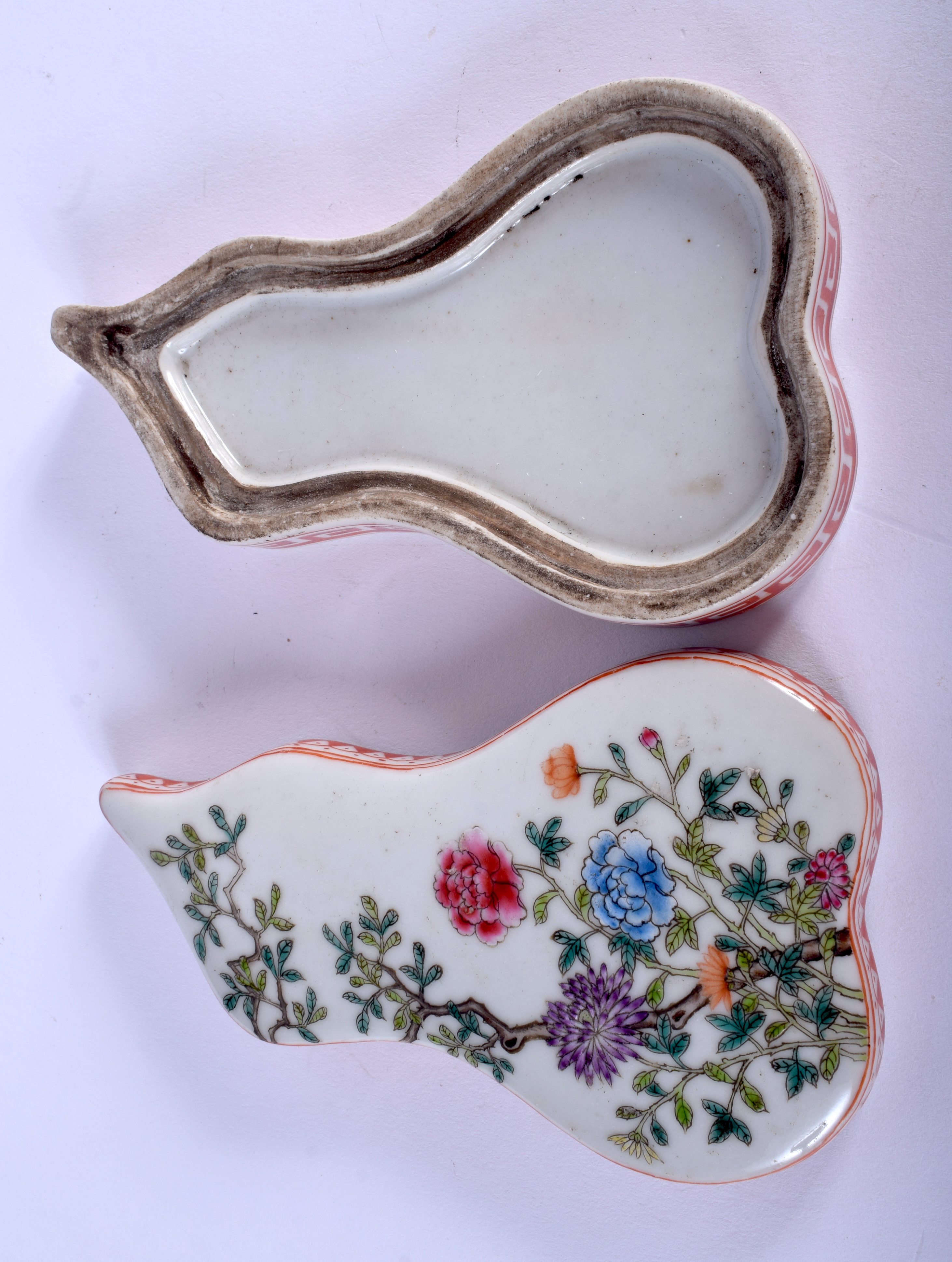 A CHINESE FAMILLE ROSE GOURD SHAPED PORCELAIN BOX AND COVER bearing Daoguang marks to base. 12 cm x - Image 3 of 4