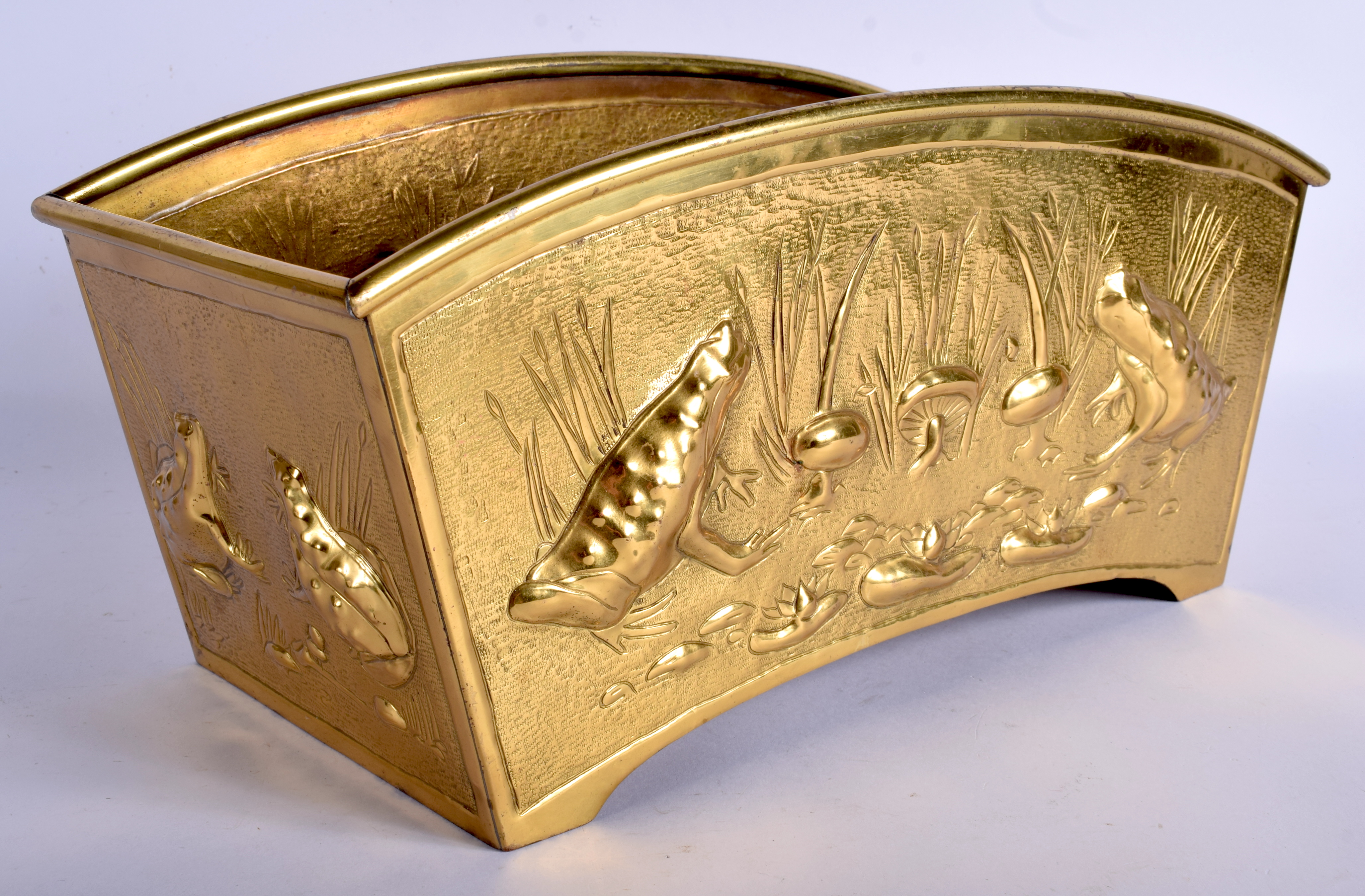 AN ARTS AND CRAFTS BRASS PLANTER. 36 cm x 20 cm. - Bild 2 aus 3