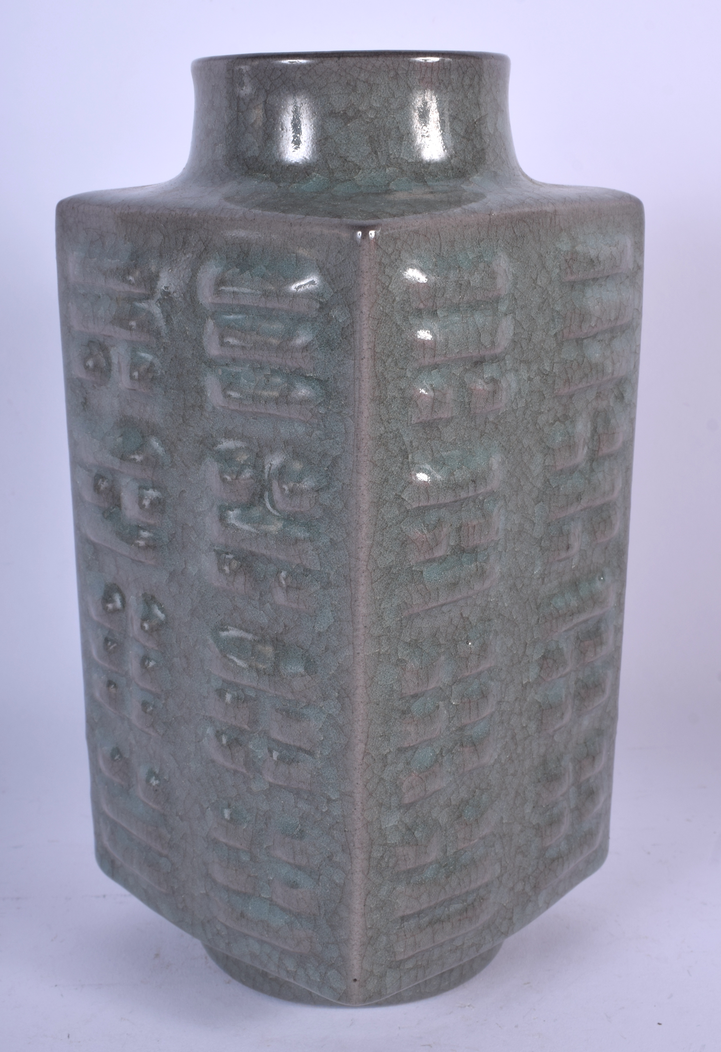 A CHINESE GE TYPE STONEWARE VASE 20th Century. 24 cm high.