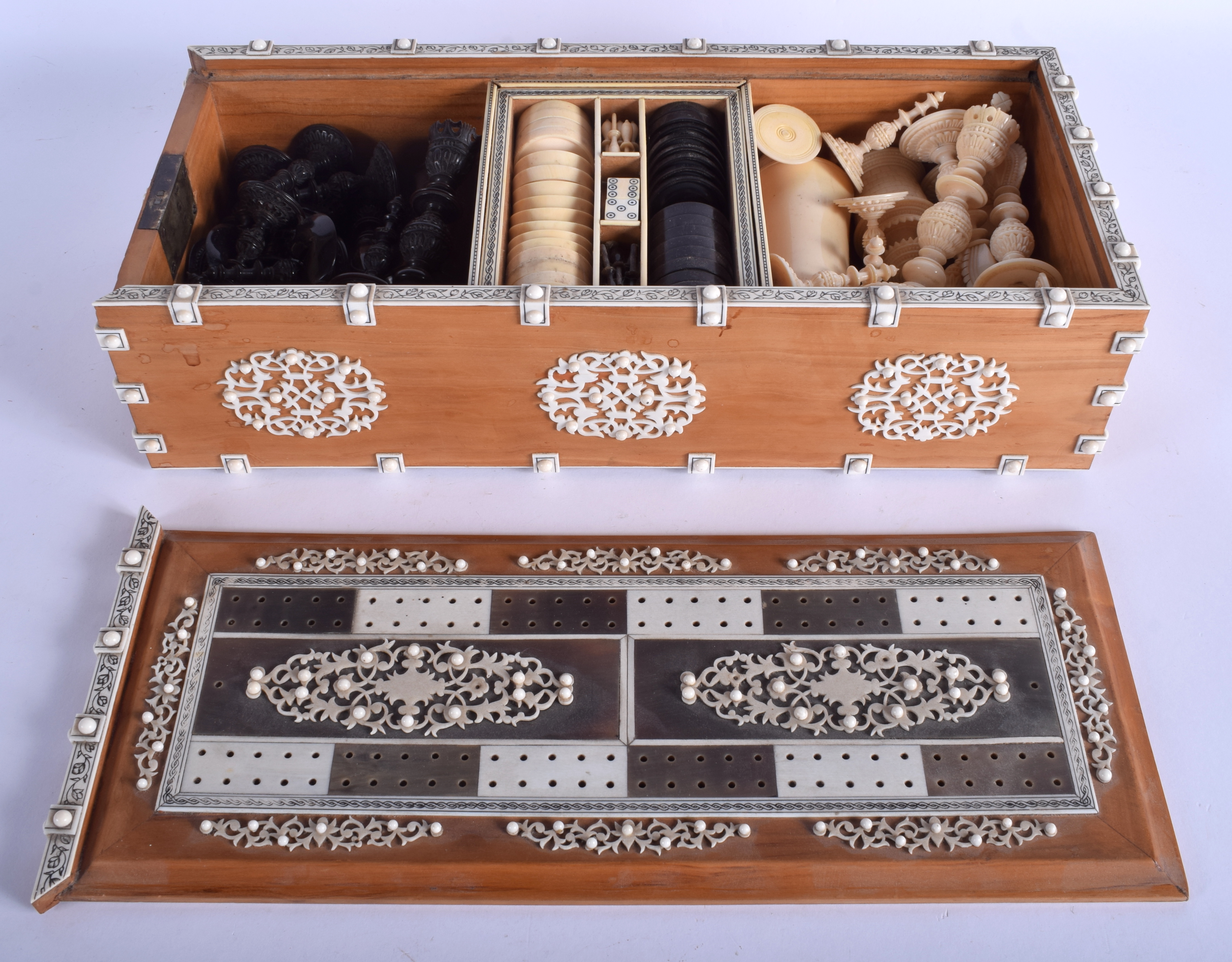 A MAJESTIC 19TH CENTURY ANGLO INDIAN CARVED IVORY AND RHINOCEROS HORN GAMES BOARD C1850 with matchin - Image 13 of 23