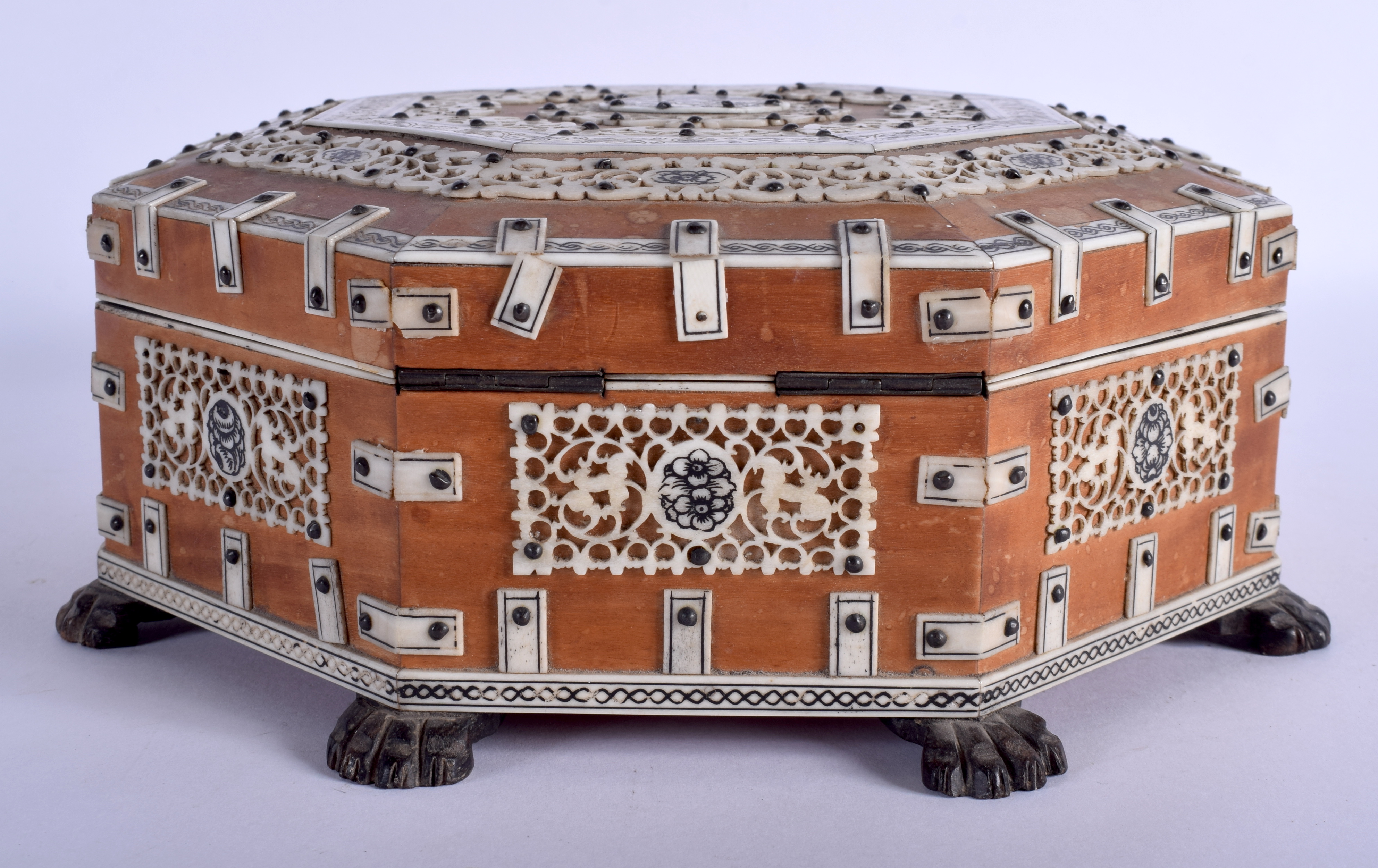 A MID 19TH CENTURY ANGLO INDIAN CARVED IVORY AND SANDALWOOD OCTAGONAL BOX decorated with flowers and - Image 2 of 5