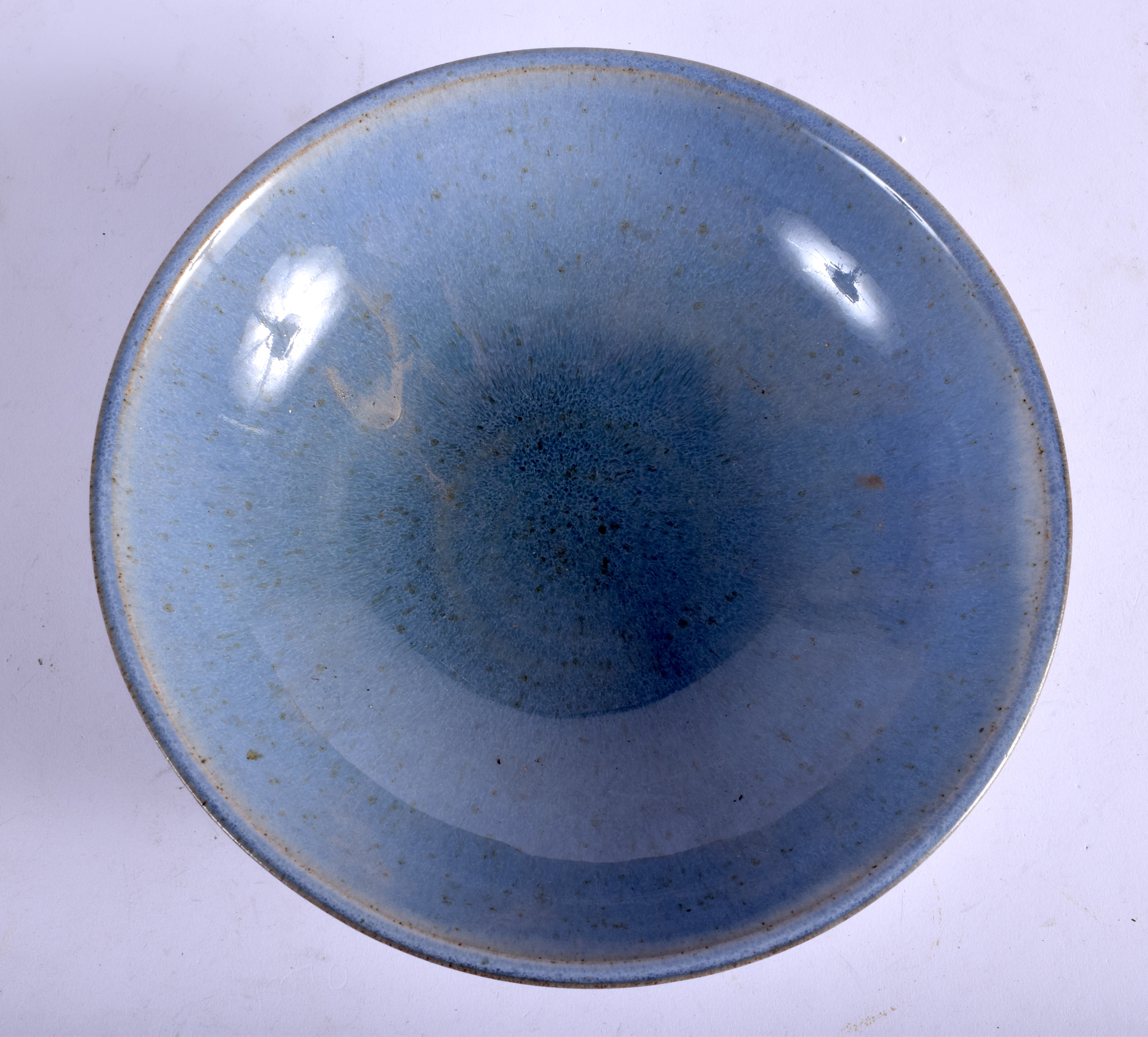 A STYLISH CONTEMPORARY JAPANESE STUDIO POTTERY BOWL C2000, probably Akiko Hirai, 20 cm diameter. - Image 3 of 4