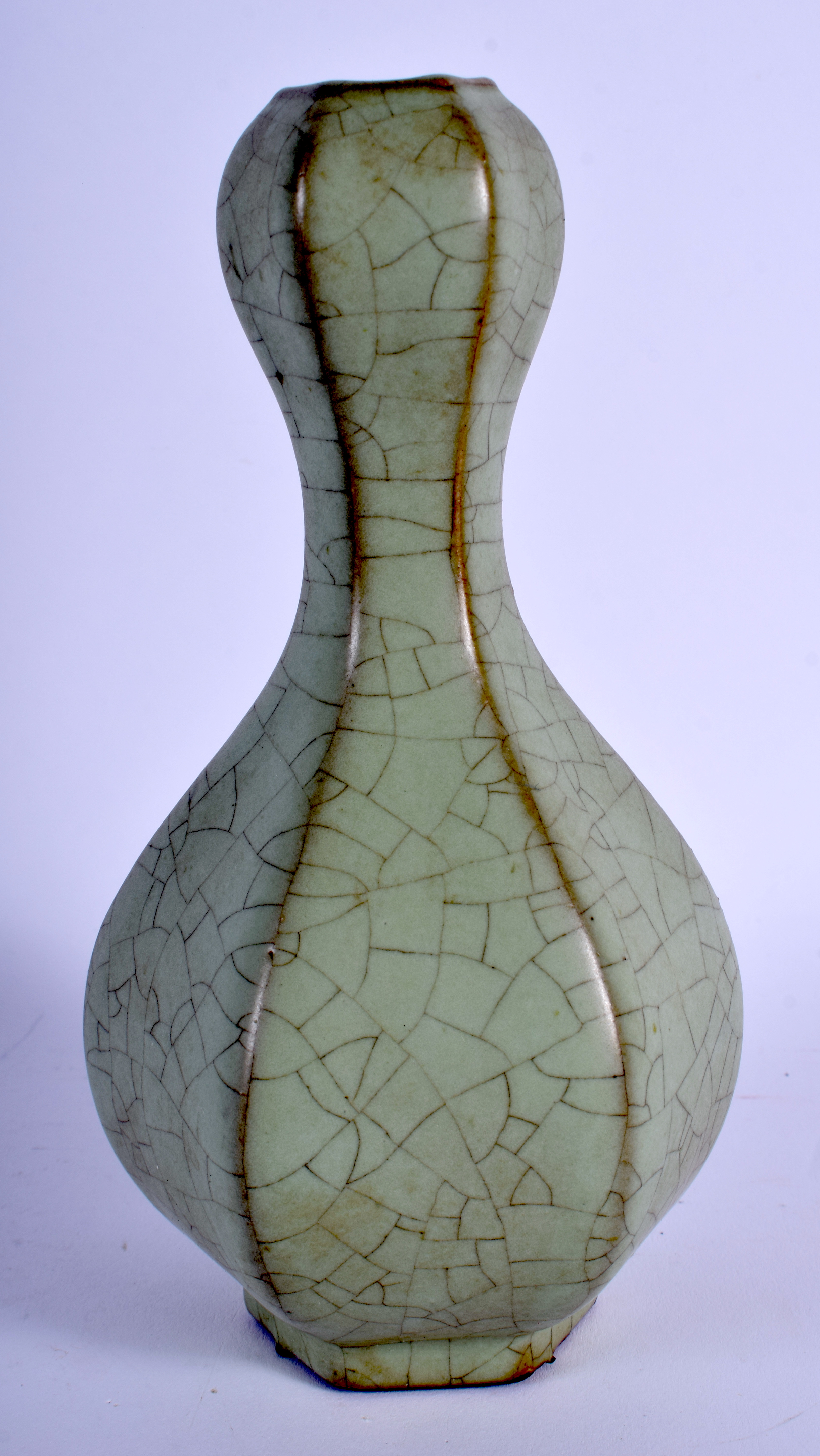 A CHINESE CRACKLE GLAZED VASE. 18 cm high. - Image 2 of 3