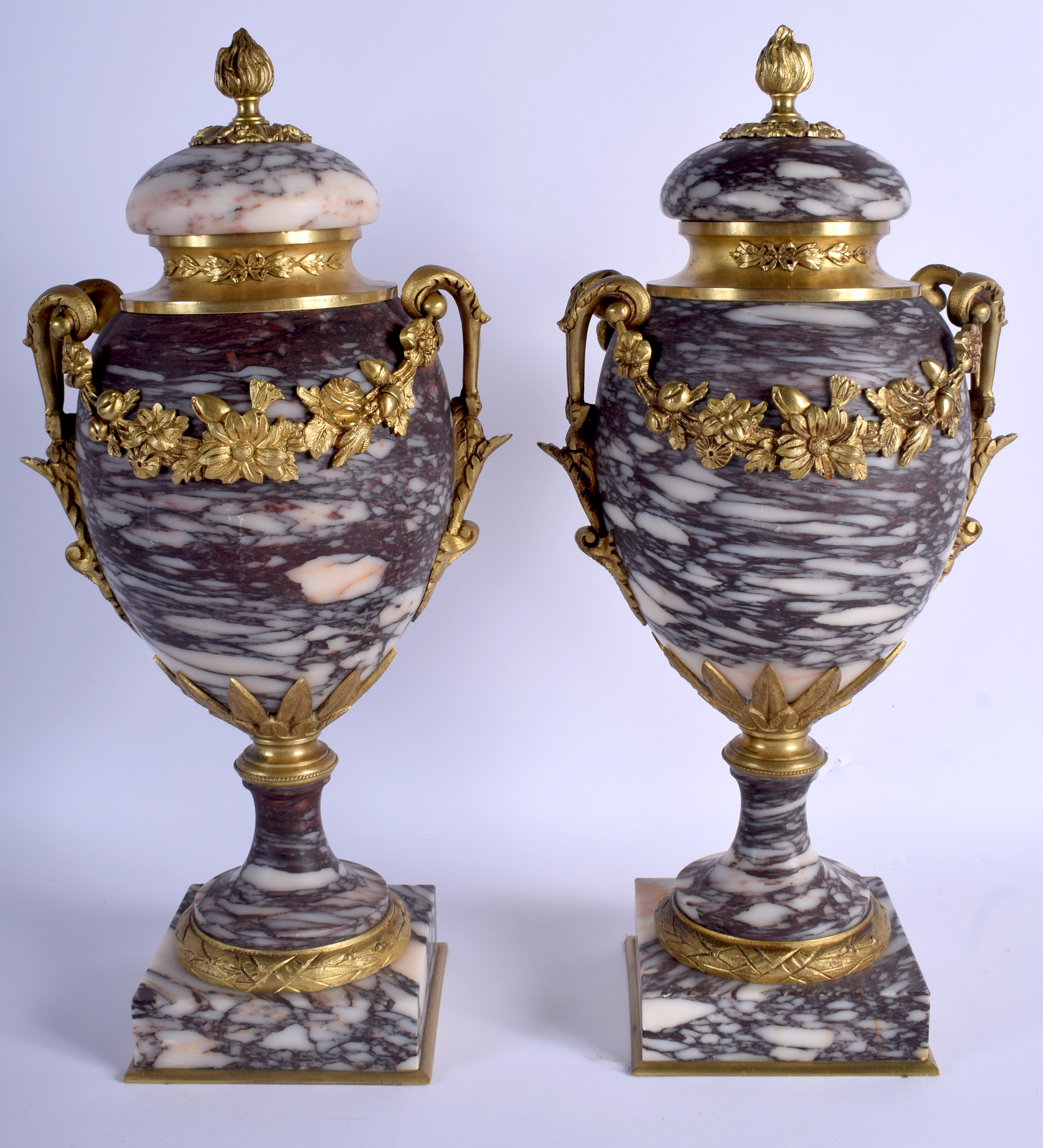 A PAIR OF MID 19TH CENTURY FRENCH ORMOLU AND MARBLE VASES AND COVERS. 42 cm x 14 cm. - Bild 2 aus 3